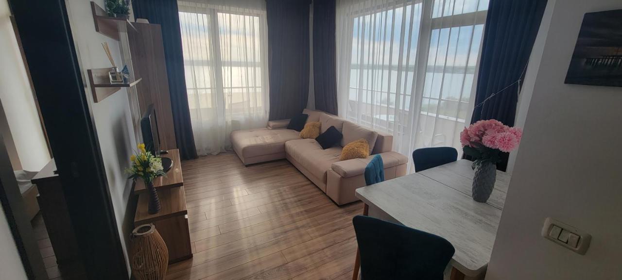 Ionut Summerland Apartment