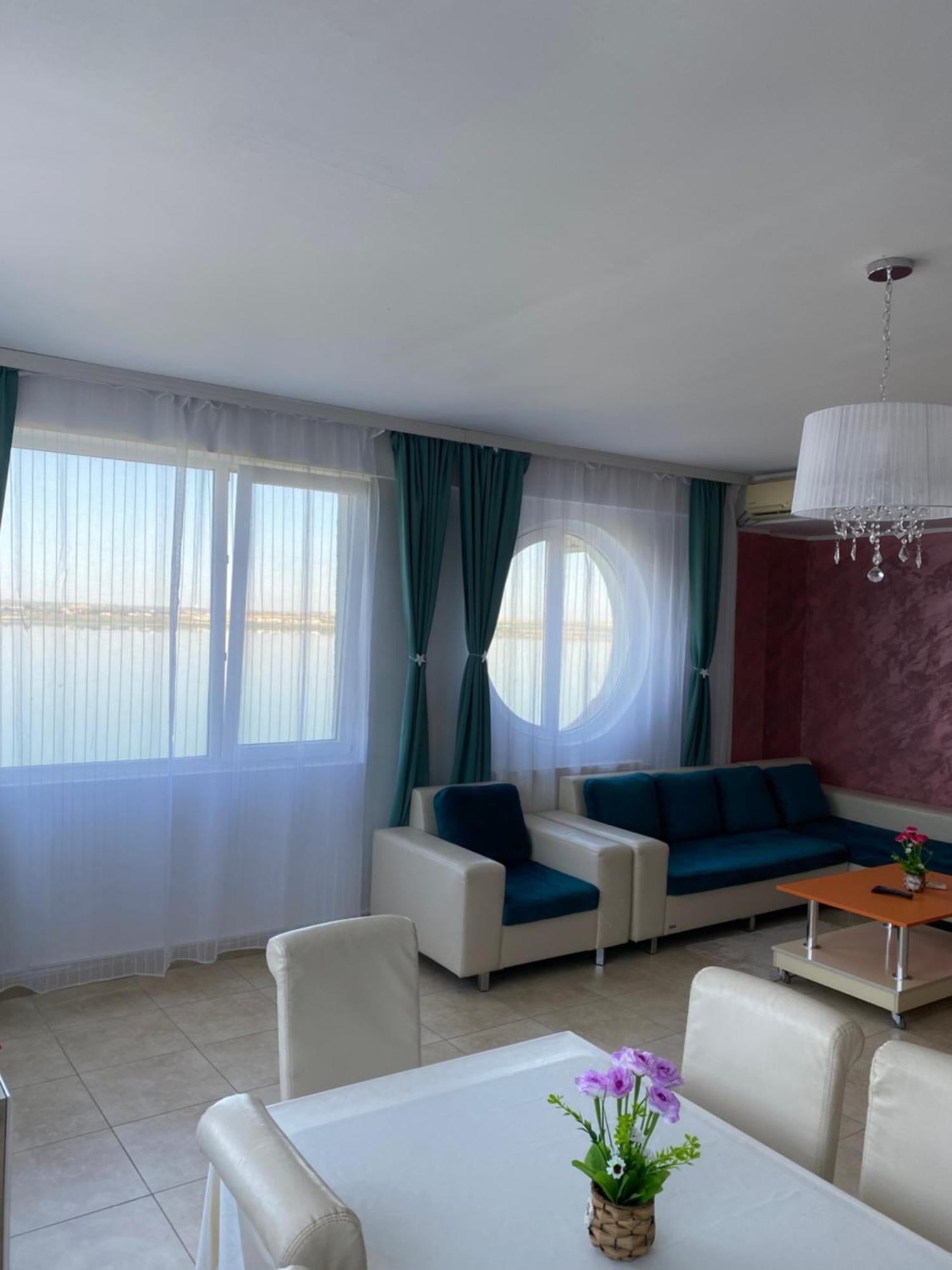 Ionut Summerland * Mamaia